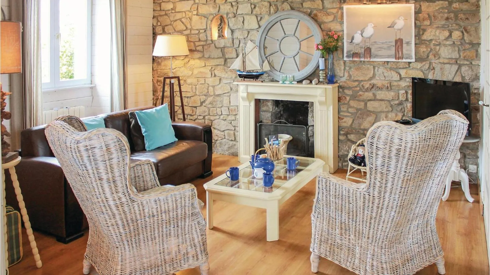 2 Bedroom Gorgeous Home In Sibiril Mogueriec 0*,